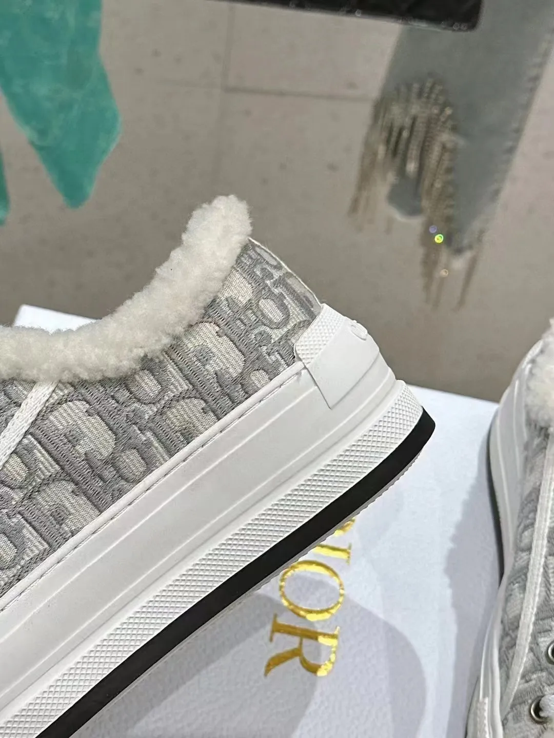 👟👟Ex-factory price 640👟👟——Dior Dior embroidered thick-soled wool casual shoes, fur shoes 𝐃𝐈𝐎𝐑 𝐖𝐚𝐥𝐤'𝐧 Dior presbyopic embroidered wool thick-soled canvas shoes, casual sports shoes, this Walk'n'Dior Thick-soled sneakers are a stylish piece that elevate the collection. Oblique printed cotton embroidered upper with comfortable platform sole, tongue and Christian Dior Paris signature laces. Can add fashionable temperament to all kinds of casual looks. Original custom-made imported Oblique printed embroidery fabric. Imported soft sheepskin lining. Original exclusive open-molded TPU material outsole. Bottom thickness 4.5CM. Size: Women's 35-41 (custom-made 41 is non-refundable)